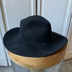 Black felt boho cowboy hat one size fits all great condition, no brand tag